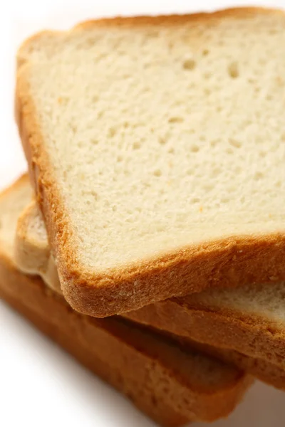 Rebanadas de pan sobre fondo blanco — Foto de Stock