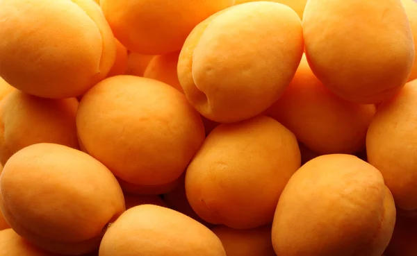 Heap of ripe apricots — Stock Photo, Image