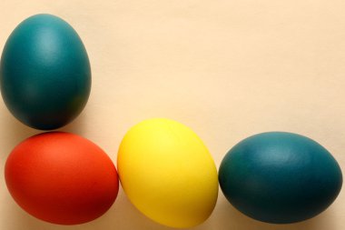 arka plan olarak Paskalya yumurtaları