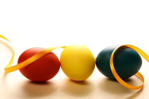 Easter eggs with yellow ribbon — Stock Photo, Image