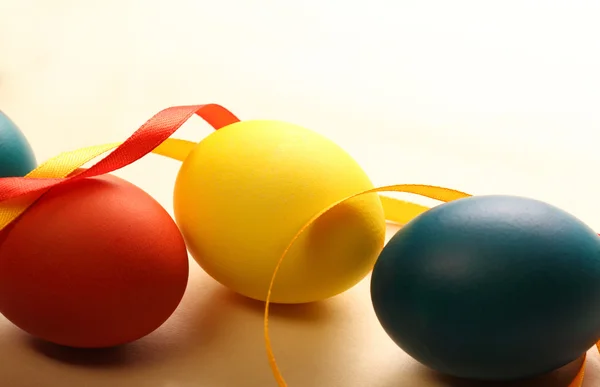 Easter eggs with yellow ribbon — Stock Photo, Image