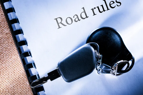 Trafikreglerna och bilnyckel — Stockfoto