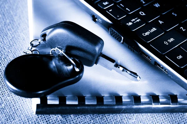 Notebook, car key and computer keyboard — Stock Photo, Image