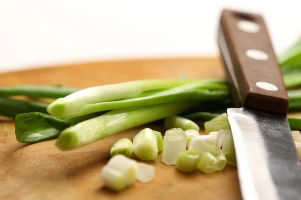 Chopped spring onions on preparation table — Stock Photo, Image