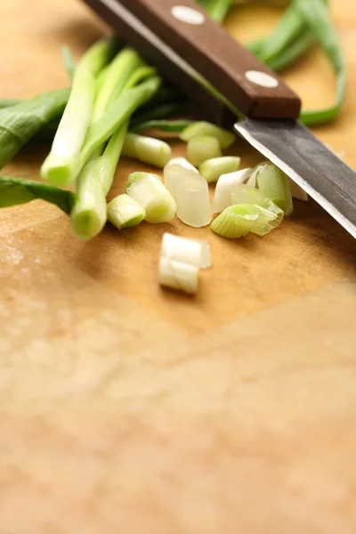 Chopped spring onions on preparation table — Stock Photo, Image