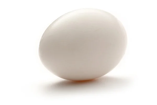 Uovo sullo sfondo bianco — Foto Stock