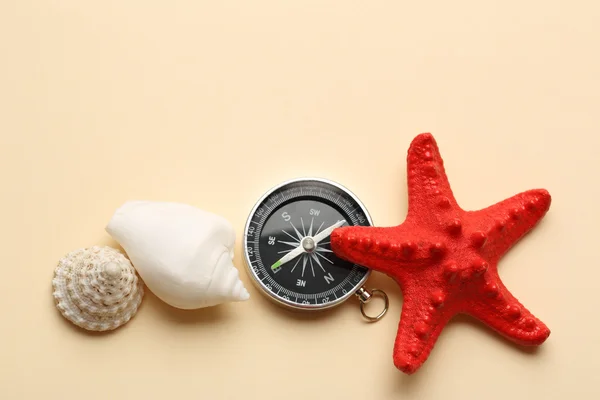 Compass, red seastar and seashells — Stock Photo, Image