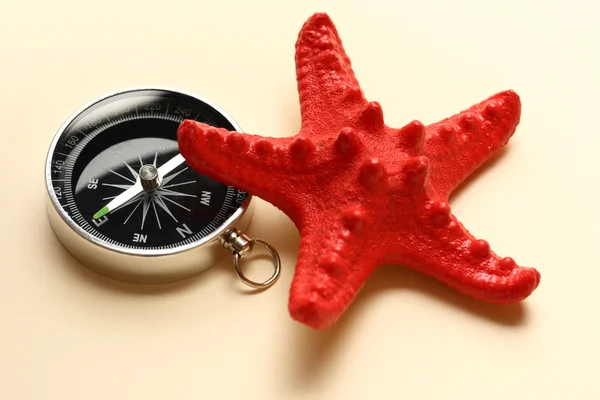 Compass and red sea star — Stock Photo, Image