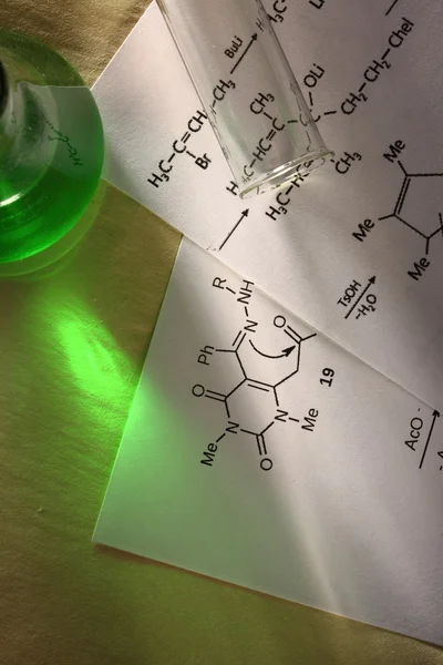 Zielona chemia z formuły reakcji — Zdjęcie stockowe