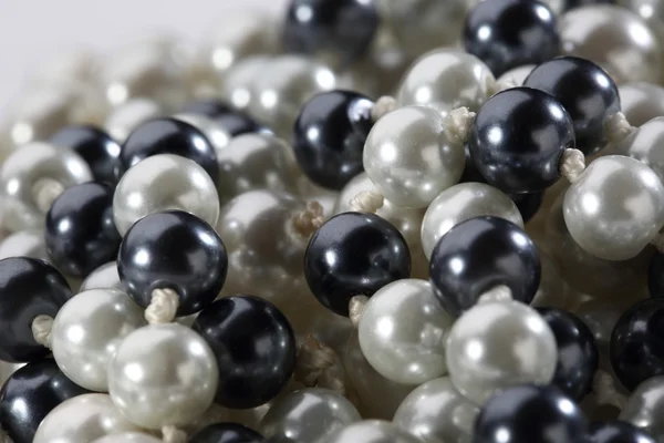 String of black and white pearls — Stock Photo, Image