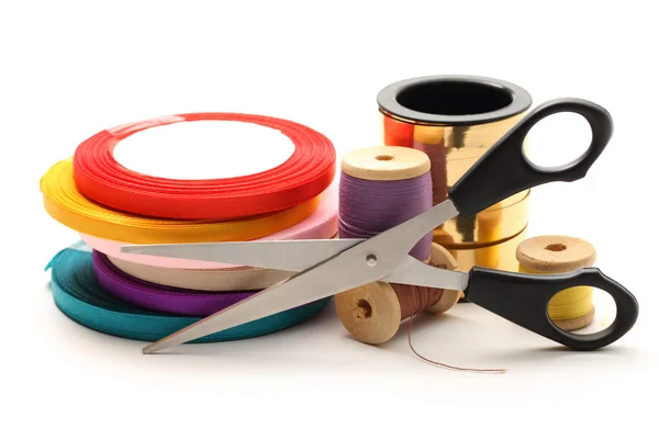 Thread bobbins, scissors and reels of ribbon — Stock Photo, Image