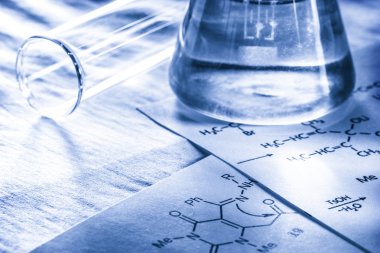 Kimya tonlama olarak tepki formülü ile