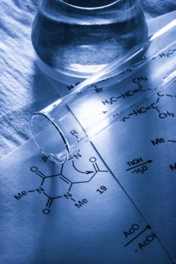 Kimya tonlama olarak tepki formülü ile