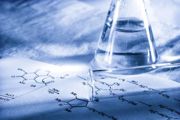 Química con fórmula de reacción en tonificación —  Fotos de Stock