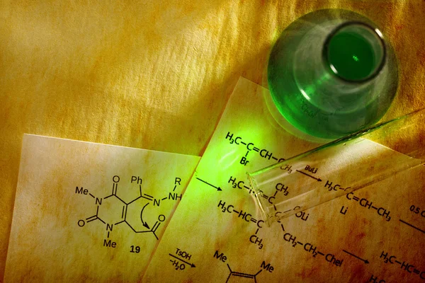 Zelená chemie reakce vzorcem — Stock fotografie