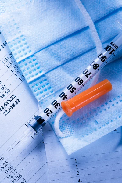 Budget, medical mask and syringe — Stock Photo, Image