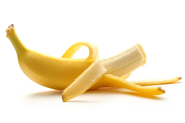 Singola banana matura su sfondo bianco — Foto Stock