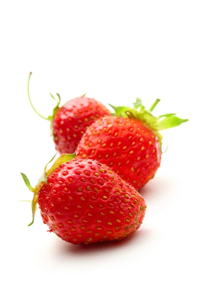 Zralé jahody na bílém pozadí — Stock fotografie