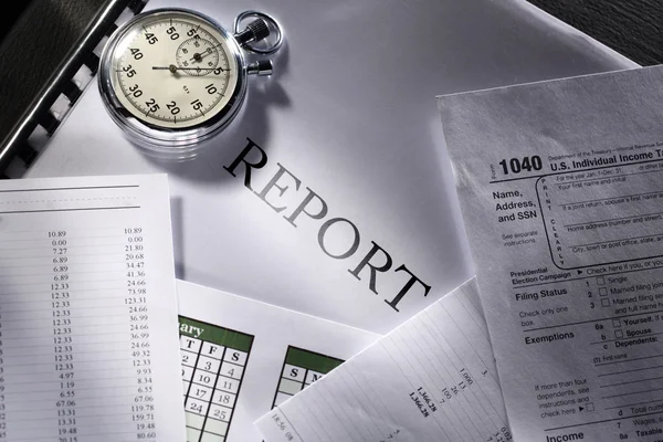 Operating budget, calendar, stopwatch and report — Stock Photo, Image