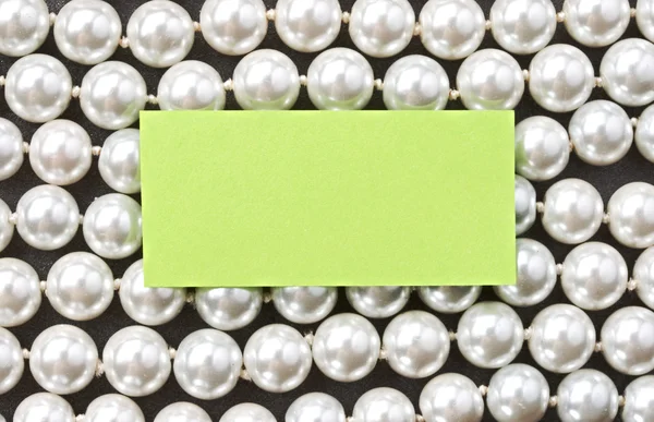 Weiße Perle und leere Karte — Stockfoto