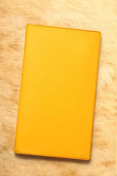 Žlutá kniha prázdné na barevného papíru — Stock fotografie