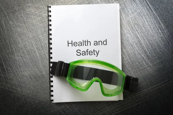 Registro de salud y seguridad con gafas —  Fotos de Stock