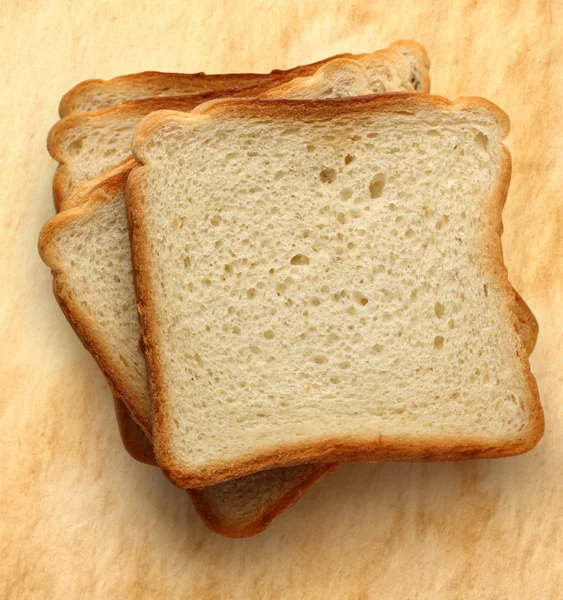 Kağıt arka plan üzerinde ekmek dilimleri — Stok fotoğraf