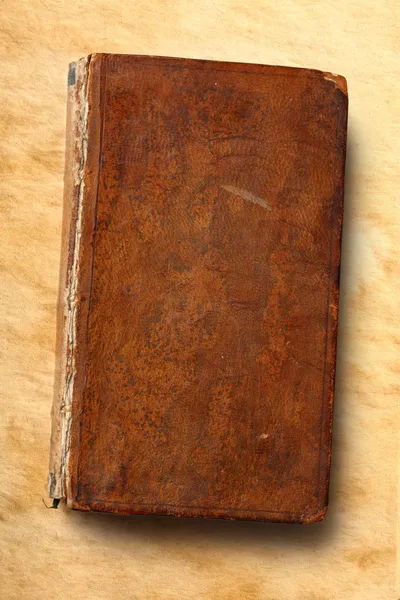 Старая книга на бумажном фоне — стоковое фото
