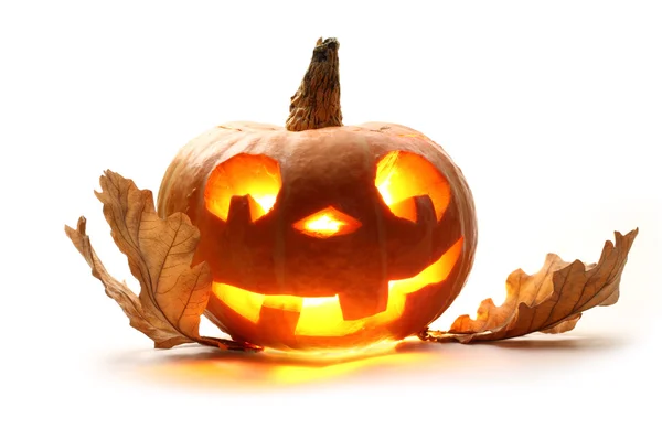 Funny halloween pumpkin with oak leaves — Stock Photo, Image