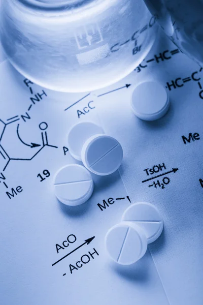 Химия и таблетки — стоковое фото