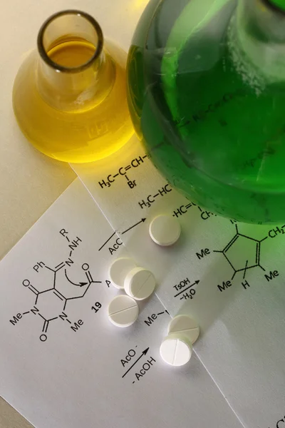 Химия и таблетки — стоковое фото