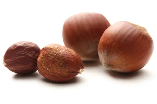 Whole and cracked hazelnuts — Stock Photo, Image