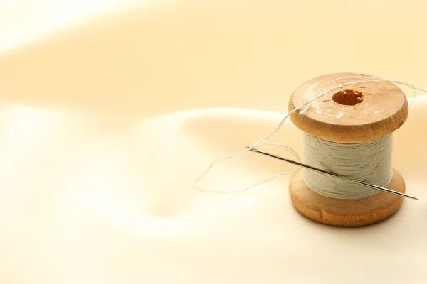 Sewing bobbin and needle — Stock Photo, Image