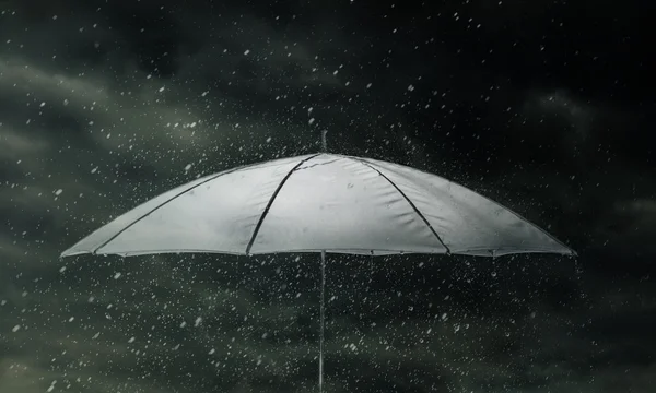 Umbrella in thunderstorm — Stock Photo, Image