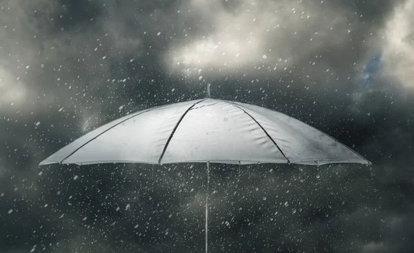 Umbrella in thunderstorm — Stock Photo, Image