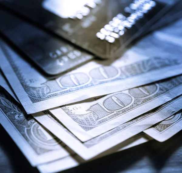 Kredi kartları ve dolar — Stok fotoğraf