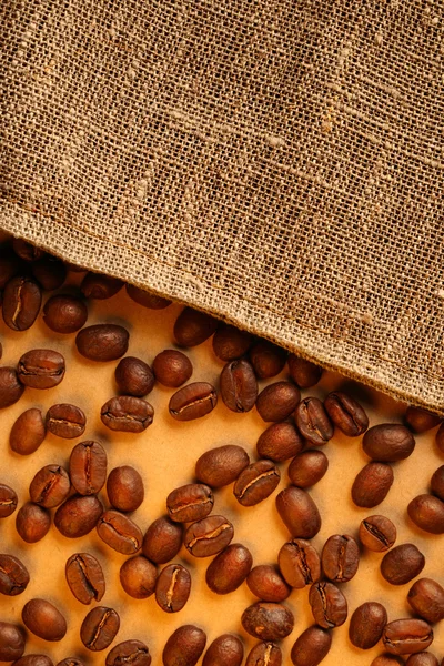 Κόκκους καφέ με σάκο — Φωτογραφία Αρχείου