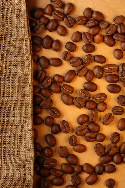 Κόκκους καφέ με σάκο — Φωτογραφία Αρχείου