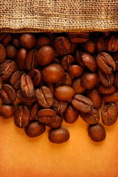 Kaffeebohnen mit Sack — Stockfoto