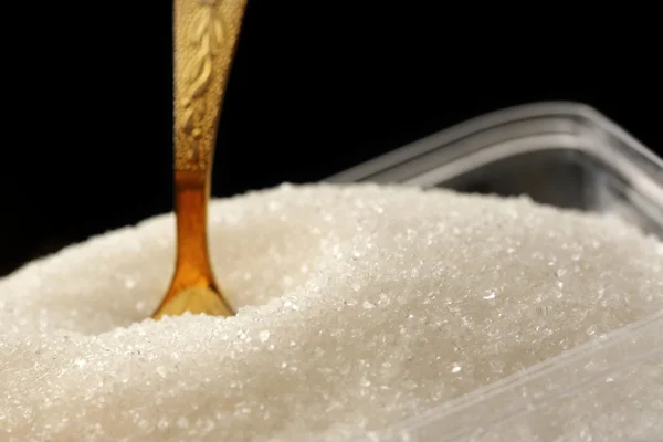 Açúcar branco e colher — Fotografia de Stock
