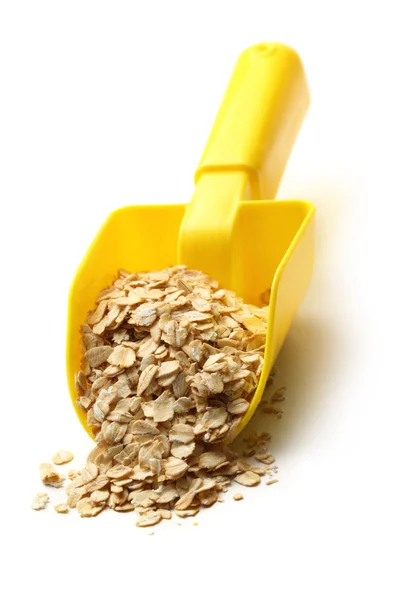スプーンの乾燥したオートムギ穀物 — ストック写真