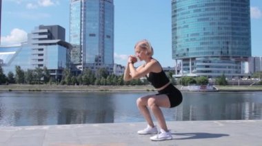 Şehirde çalışan kadın