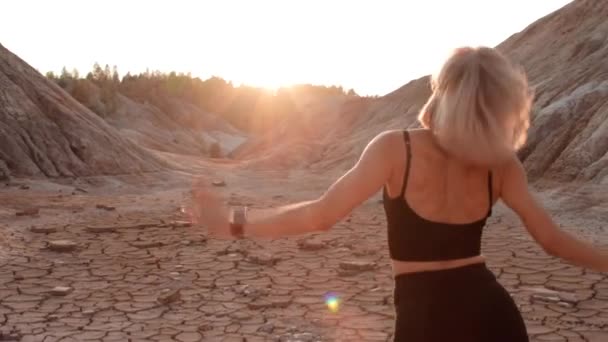 Woman dancing on lifeless dried locality — Stock Video