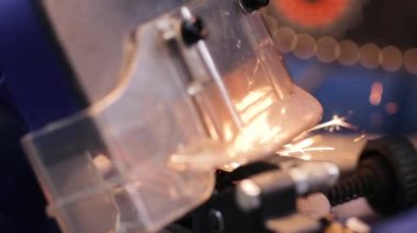 Bir zincir testere keskinleştirme işlemi