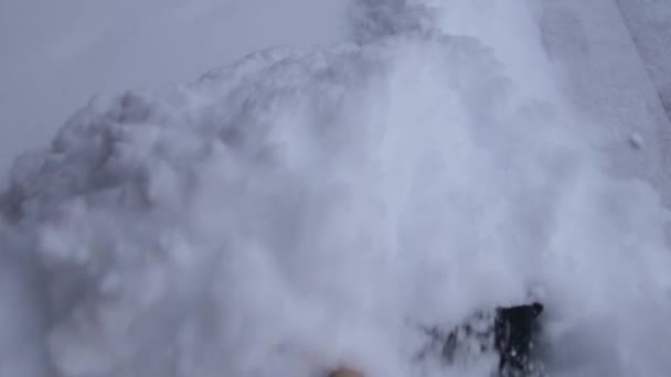 Remoção de neve com uma pá — Vídeo de Stock