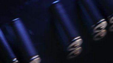 Koyu arkaplandaki piller