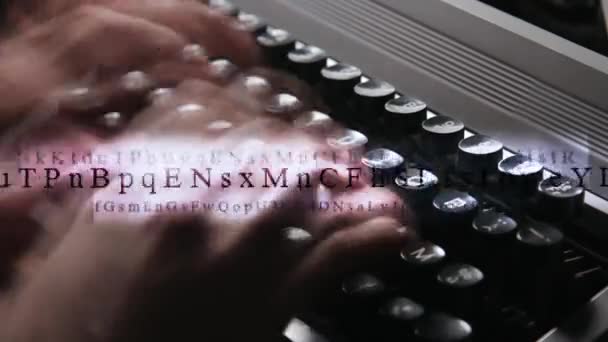 Een man te typen op een typemachine — Stockvideo