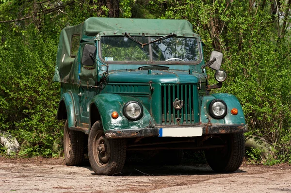 Yeşil jeep — Stok fotoğraf