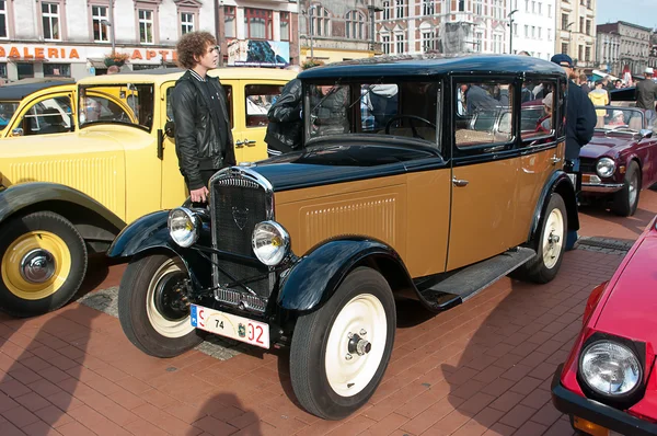 역사적인 차량 퍼레이드 — 스톡 사진