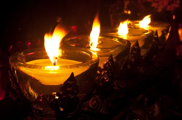 Velas no cemitério . — Fotografia de Stock